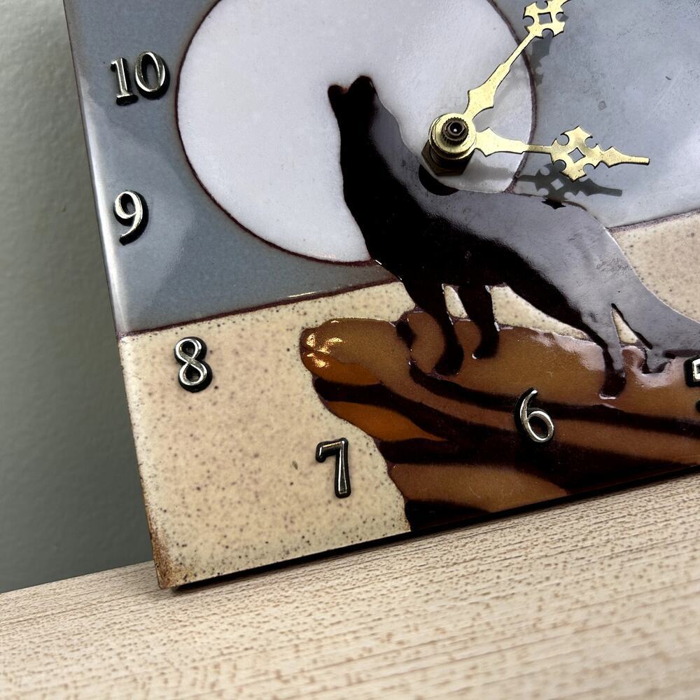 Vintage Howling Coyote Wolf Wall Clock Ceramic Porcelain Tile Art NEEDS REPAIRS - Picture 3 of 9